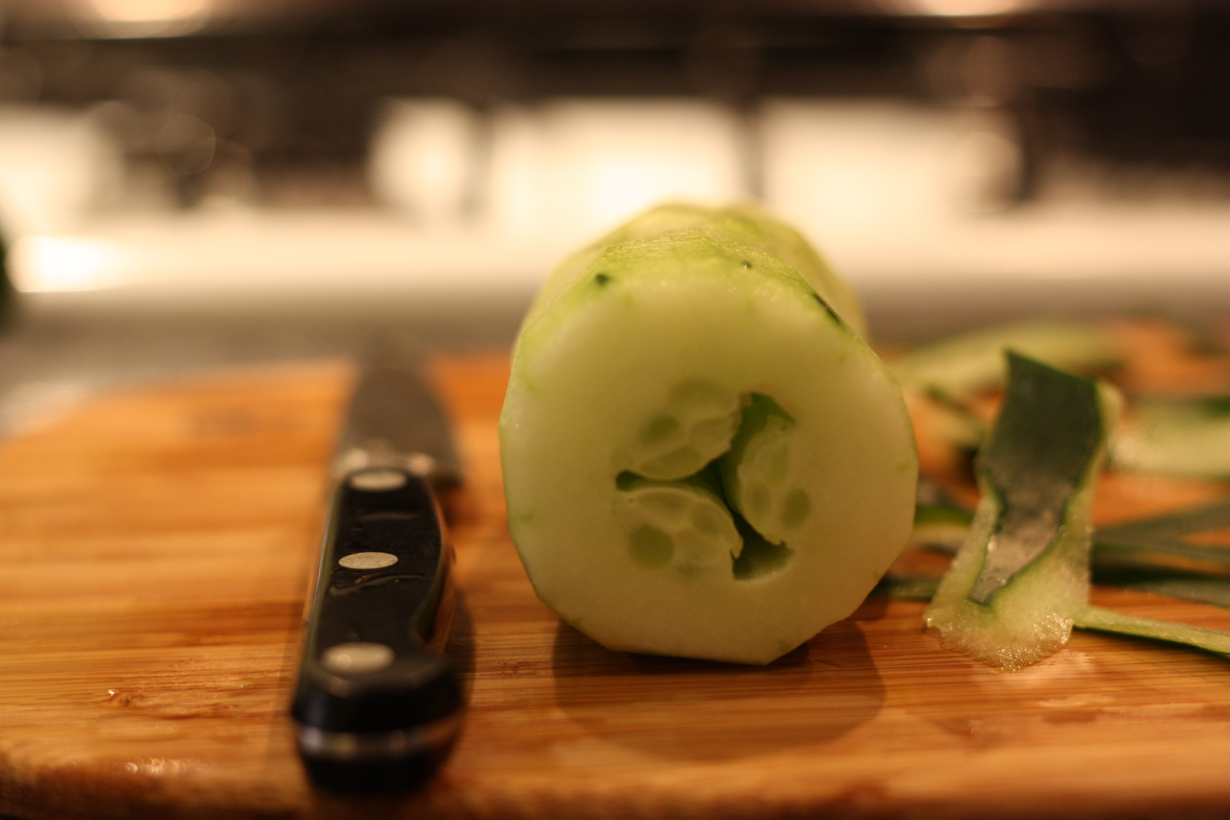 Cutting the cucumber, for Tostilocos