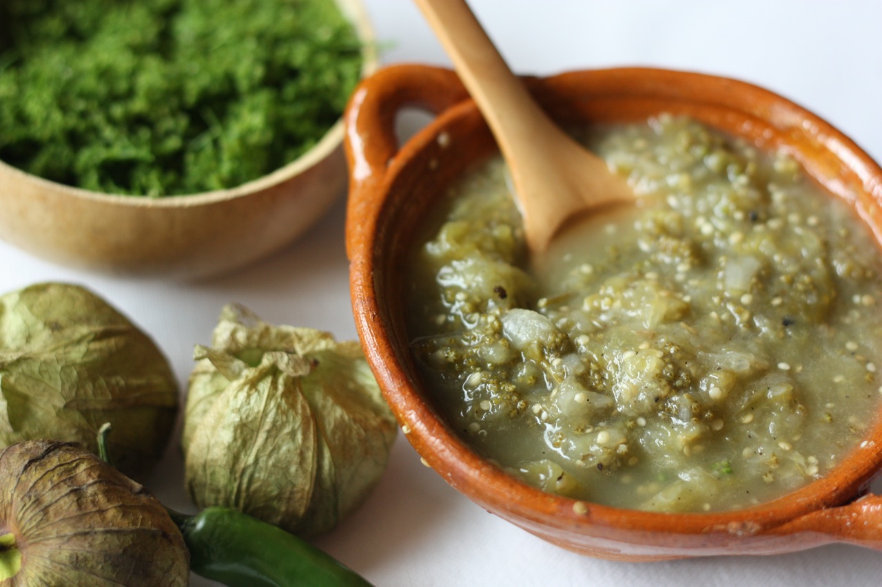 Salsa de tomate verde con huauzontles